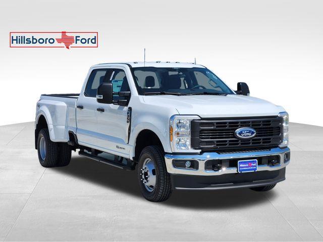 Photo of 2025 Oxford White Ford F-350