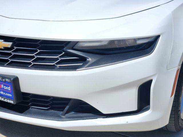 Photo of 2019 Summit White Chevrolet Camaro