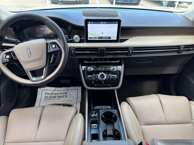 Photo of 2022 Pristine White Lincoln Corsair