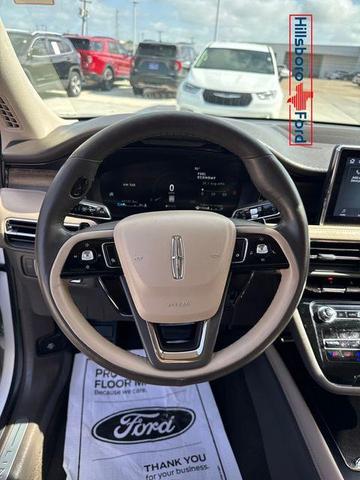 Photo of 2022 Pristine White Lincoln Corsair