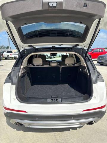 Photo of 2022 Pristine White Lincoln Corsair