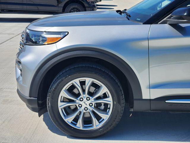 Photo of 2023 Silver Metallic Ford Explorer