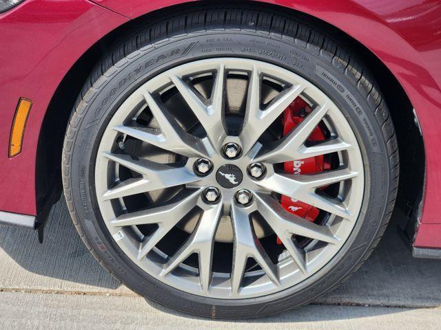 Photo of 2025 Magenta Ford Mustang