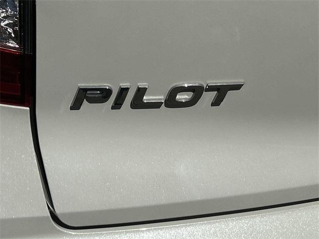 Photo of 2021 Platinum White Pearl Honda Pilot