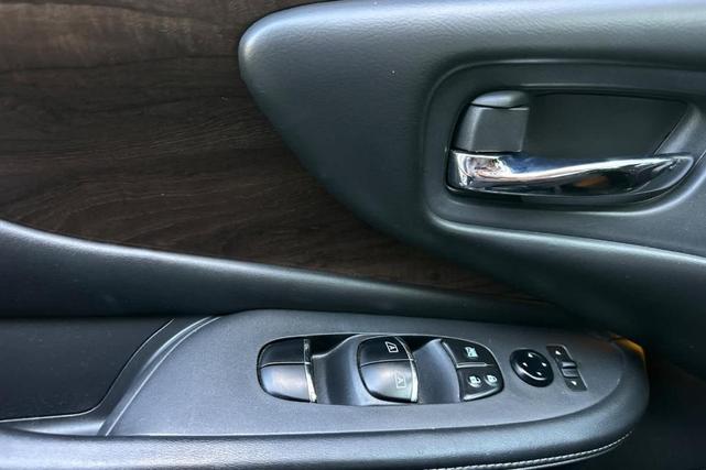 Photo of 2020 White Nissan Murano