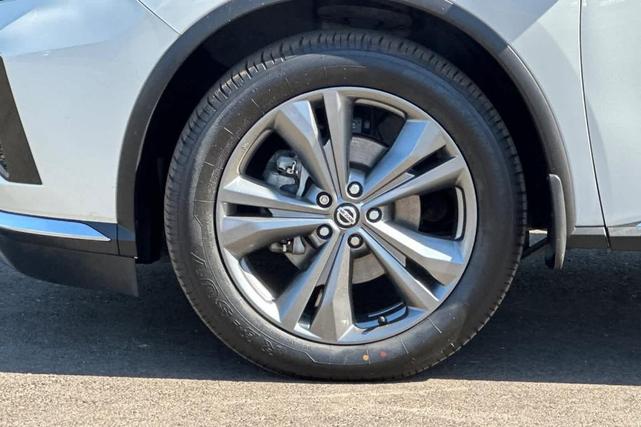 Photo of 2020 White Nissan Murano