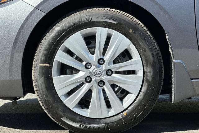 Photo of 2025 Gun Metallic Nissan Sentra