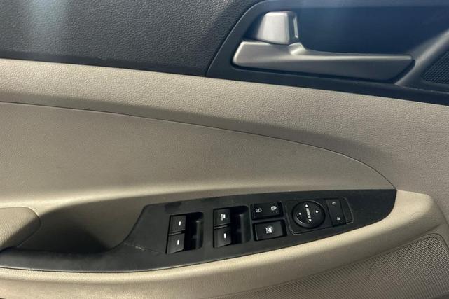 Photo of 2018 Black Noir Pearl Hyundai TUCSON