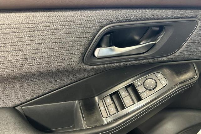 Photo of 2023 Brilliant Silver Metallic Nissan Rogue