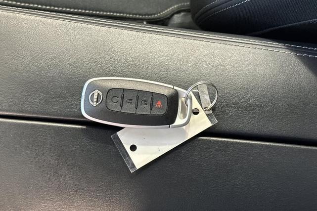 Photo of 2023 Brilliant Silver Metallic Nissan Rogue