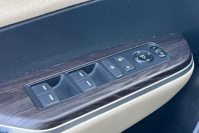 Photo of 2019 Platinum White Pearl Honda Clarity Plug-In Hybrid