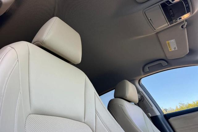 Photo of 2019 Platinum White Pearl Honda Clarity Plug-In Hybrid
