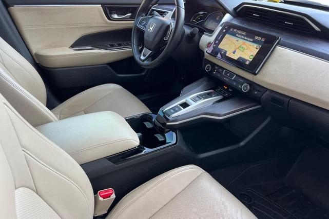 Photo of 2019 Platinum White Pearl Honda Clarity Plug-In Hybrid