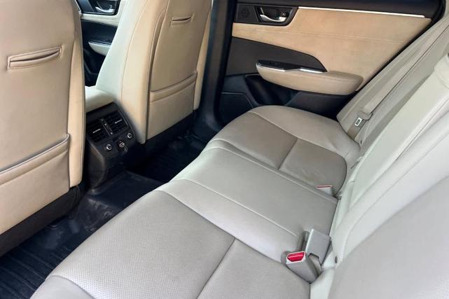 Photo of 2019 Platinum White Pearl Honda Clarity Plug-In Hybrid