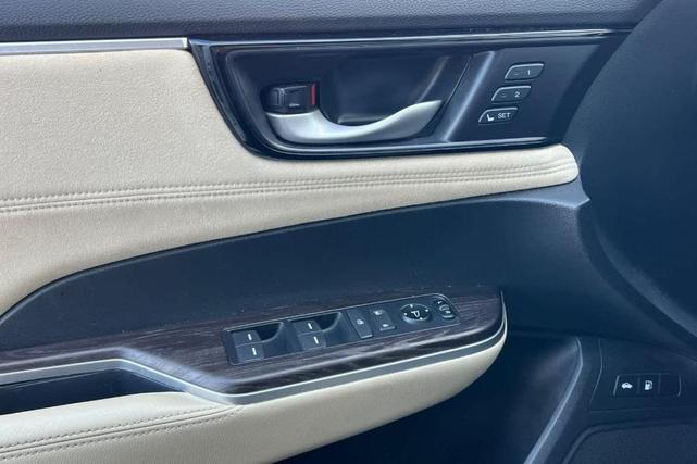 Photo of 2019 Platinum White Pearl Honda Clarity Plug-In Hybrid
