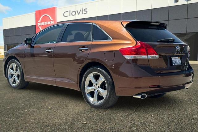 Photo of 2010 Sunset Bronze Mica Toyota Venza