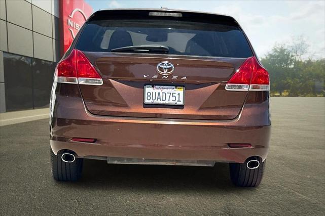 Photo of 2010 Sunset Bronze Mica Toyota Venza
