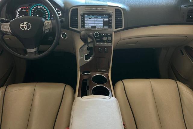 Photo of 2010 Sunset Bronze Mica Toyota Venza