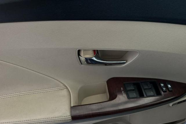 Photo of 2010 Sunset Bronze Mica Toyota Venza