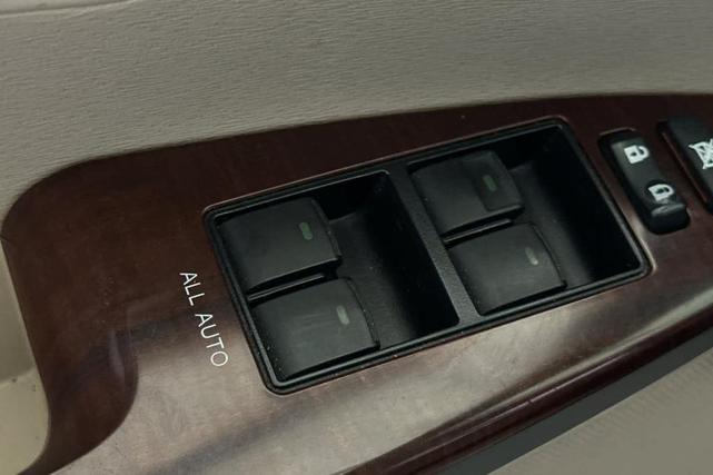Photo of 2010 Sunset Bronze Mica Toyota Venza