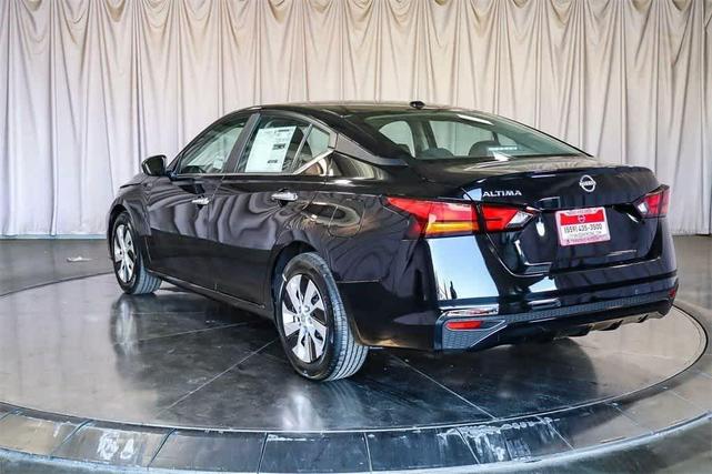Photo of 2025 Black Nissan Altima