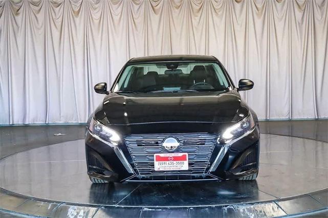 Photo of 2025 Black Nissan Altima