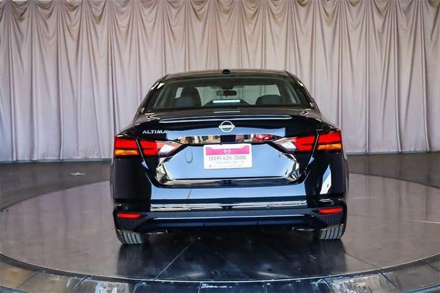 Photo of 2025 Black Nissan Altima