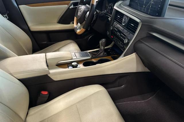 Photo of 2020 Eminent White Pearl Lexus RX 350