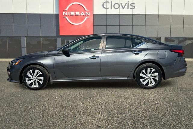 Photo of 2022 Gun Metallic Nissan Altima