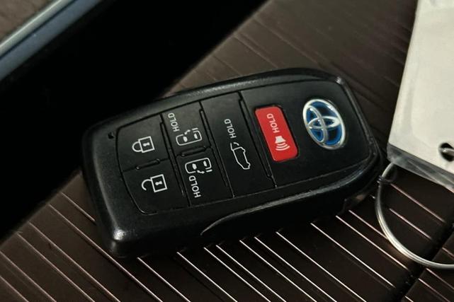 Photo of 2023 Ruby Flare Pearl Toyota Sienna
