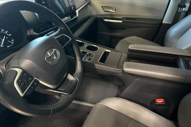 Photo of 2023 Ruby Flare Pearl Toyota Sienna