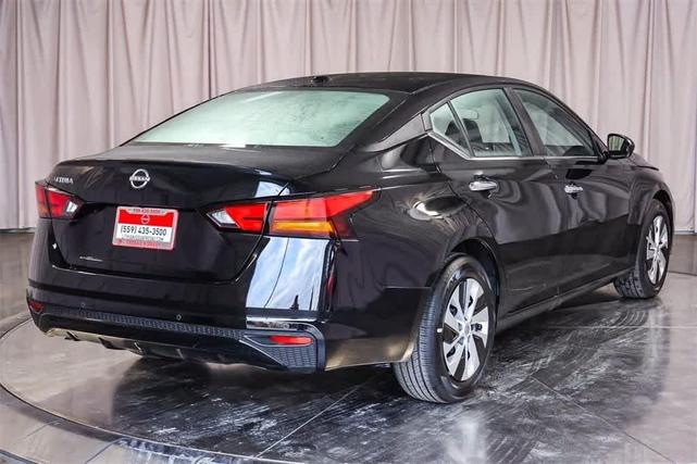 Photo of 2025 Black Nissan Altima