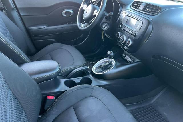 Photo of 2016 Clear White Kia Soul