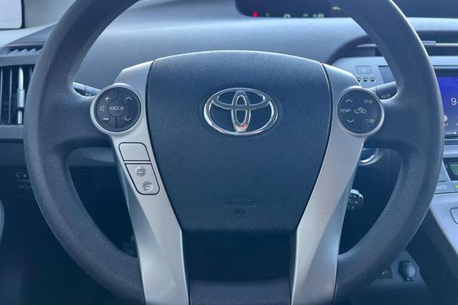 Photo of 2015 Super White Toyota Prius