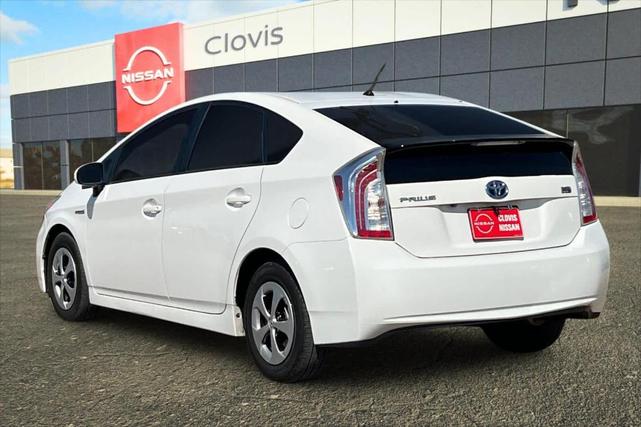 Photo of 2015 Super White Toyota Prius