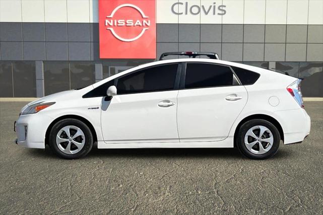 Photo of 2015 Super White Toyota Prius
