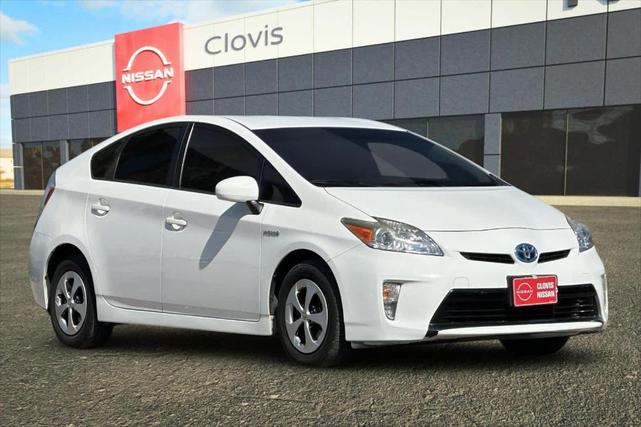 Photo of 2015 Super White Toyota Prius