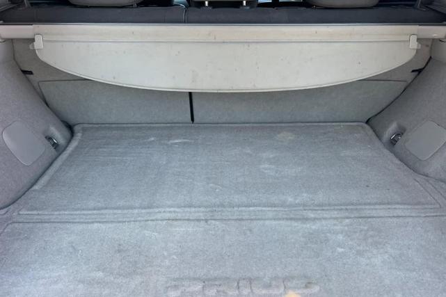 Photo of 2015 Super White Toyota Prius