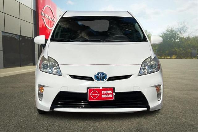 Photo of 2015 Super White Toyota Prius