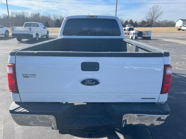 Photo of 2016 Oxford White Ford F-350