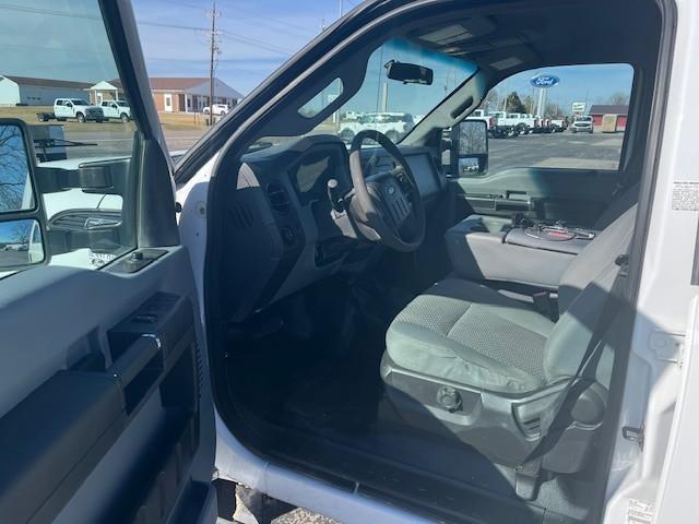 Photo of 2016 Oxford White Ford F-350