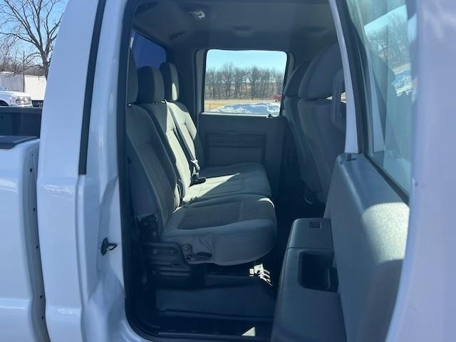 Photo of 2016 Oxford White Ford F-350