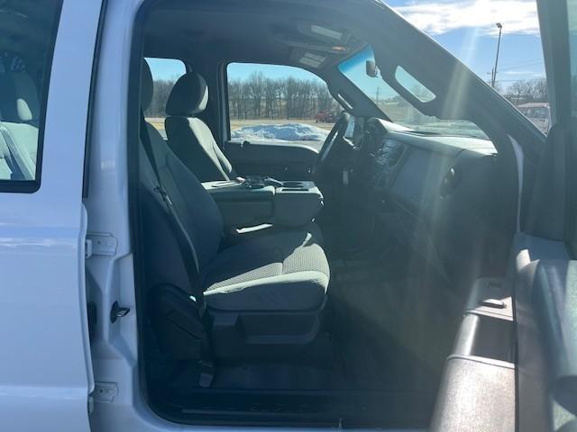 Photo of 2016 Oxford White Ford F-350