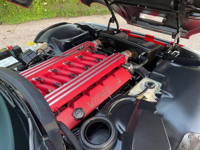 Photo of 2000 Red Dodge Viper