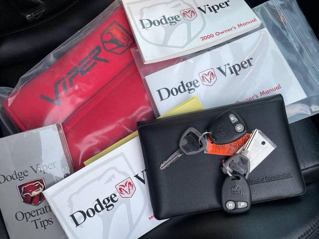 Photo of 2000 Red Dodge Viper