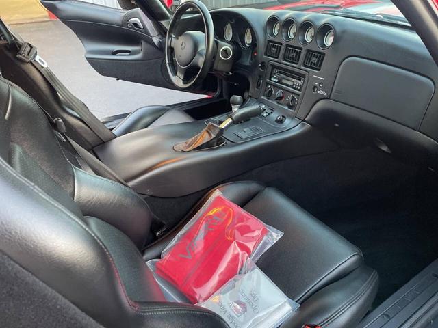 Photo of 2000 Red Dodge Viper