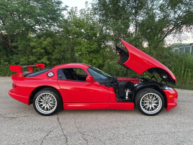 Photo of 2000 Red Dodge Viper