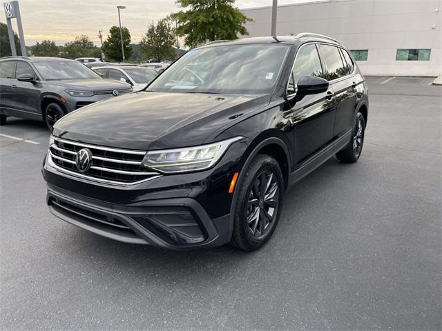 Photo of 2023 Deep Black Pearl Effect Volkswagen Tiguan