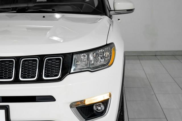 Photo of 2017 White Clearcoat Jeep New Compass