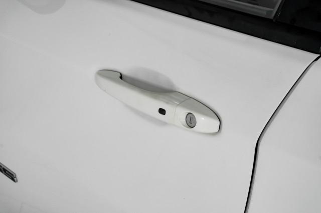 Photo of 2017 White Clearcoat Jeep New Compass